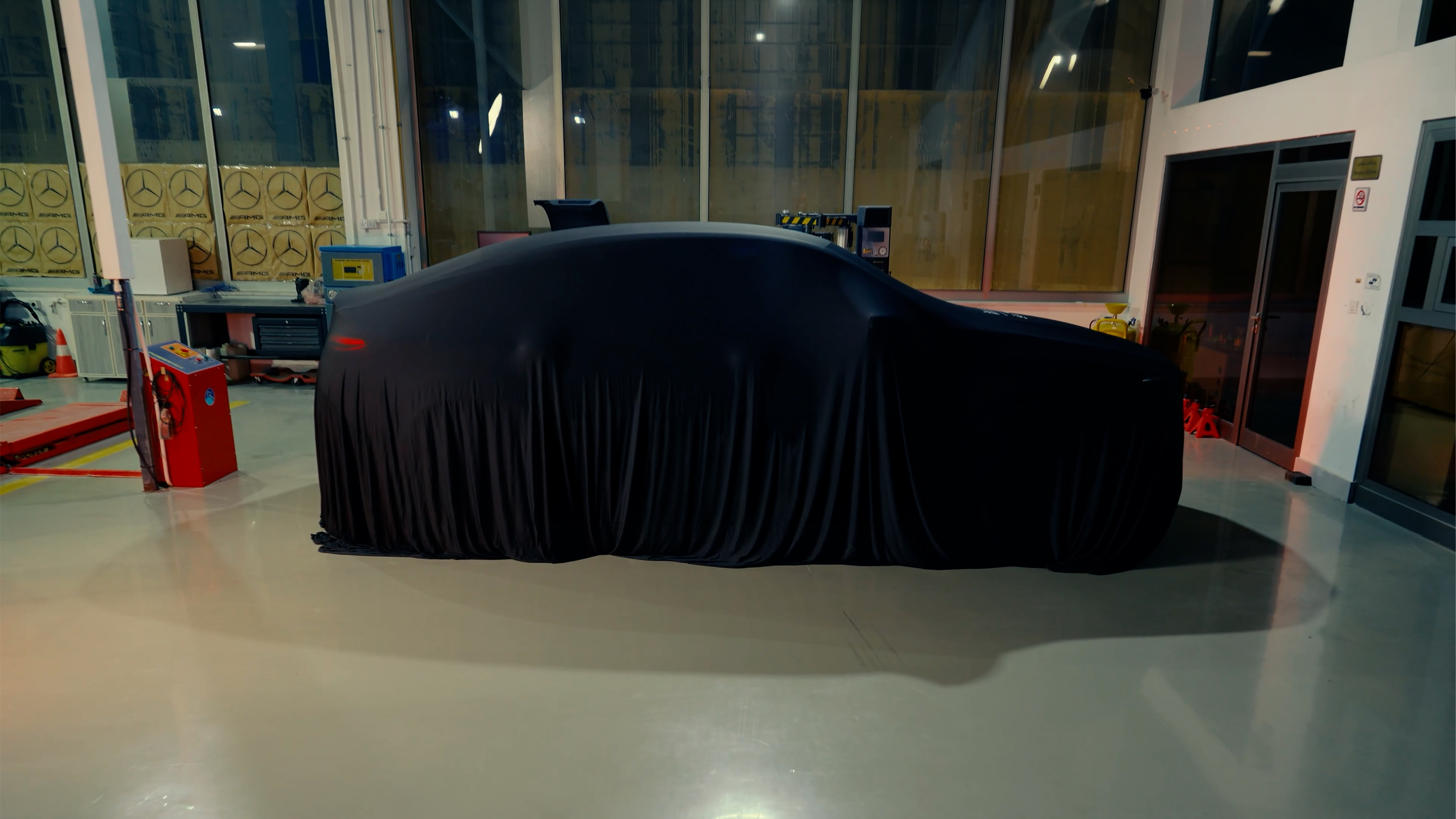 سيارة SUV جديدة في الطريق: مرسيدس-بنز العراق تبني حالة من الترقب